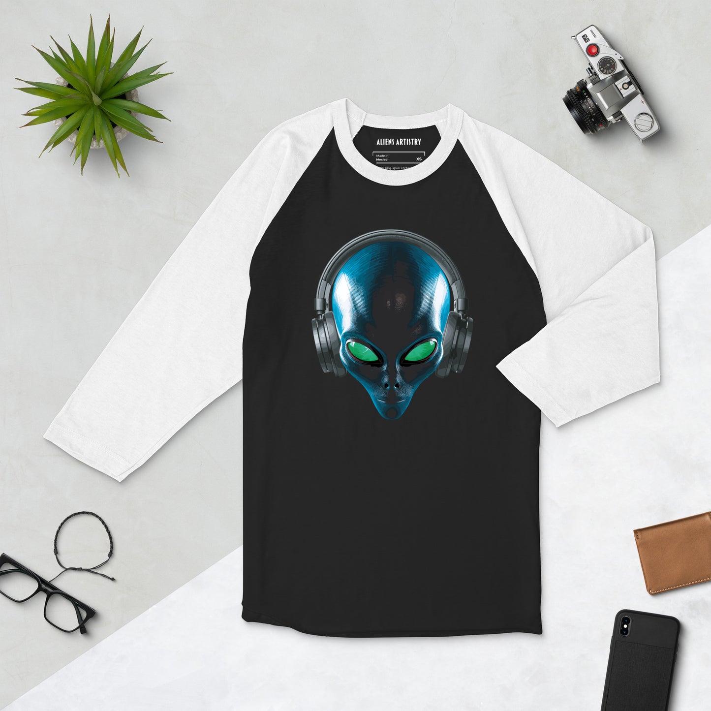 Alien 3/4 sleeve raglan shirt