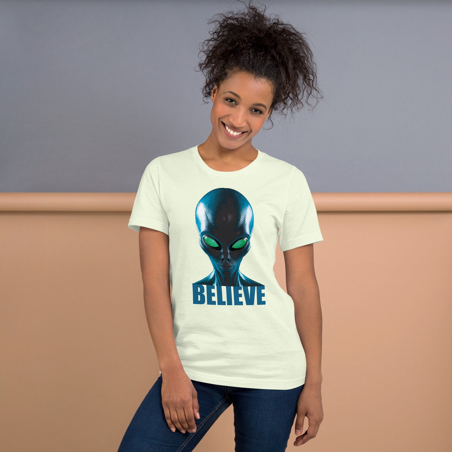 Believe in aliens women’s t-shirt