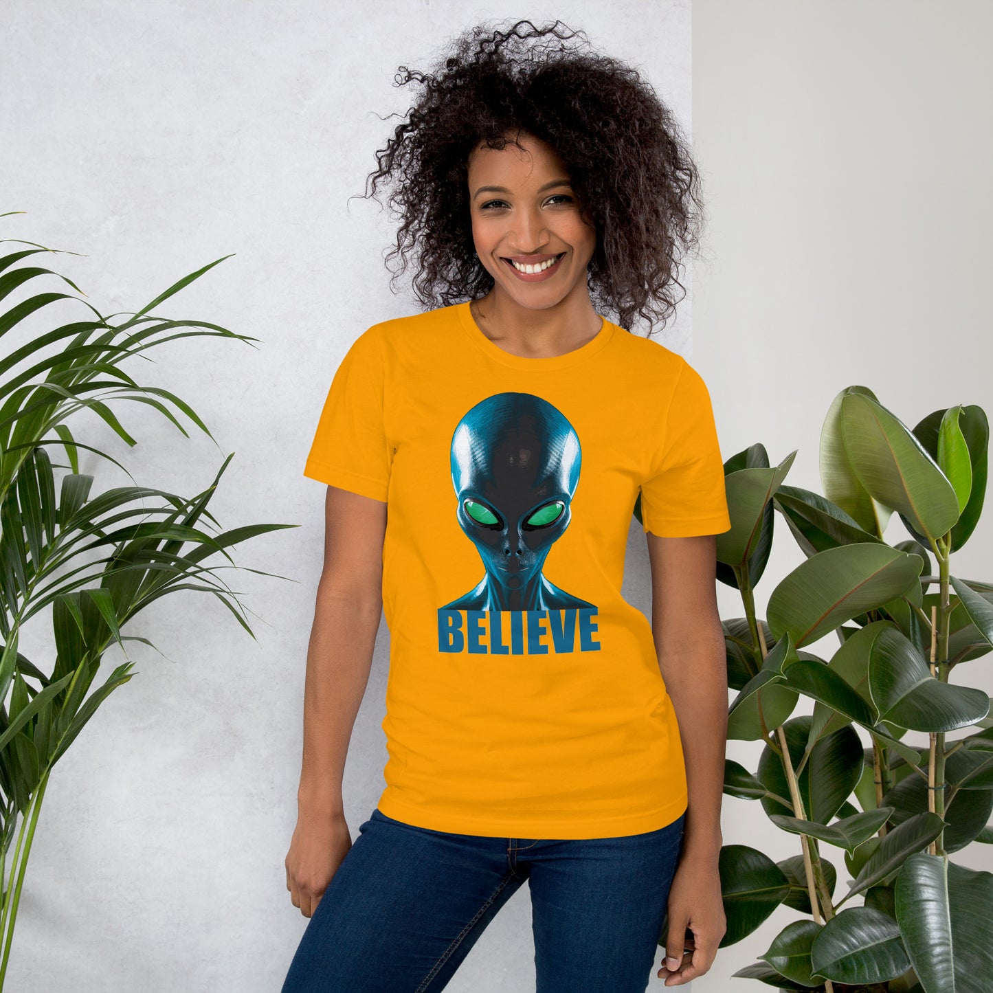 Believe in aliens women’s t-shirt