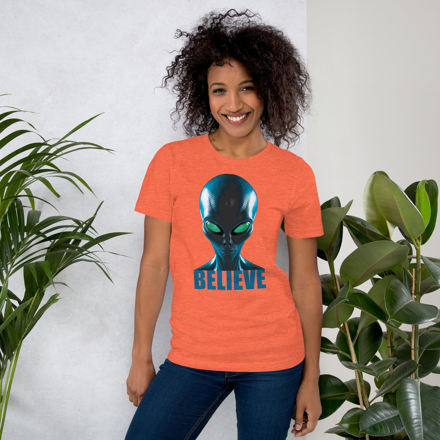 Believe in aliens women’s t-shirt