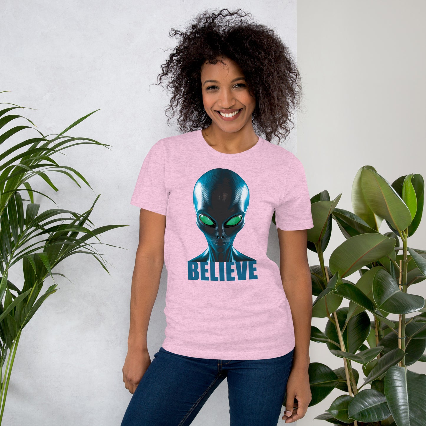 Believe in aliens women’s t-shirt