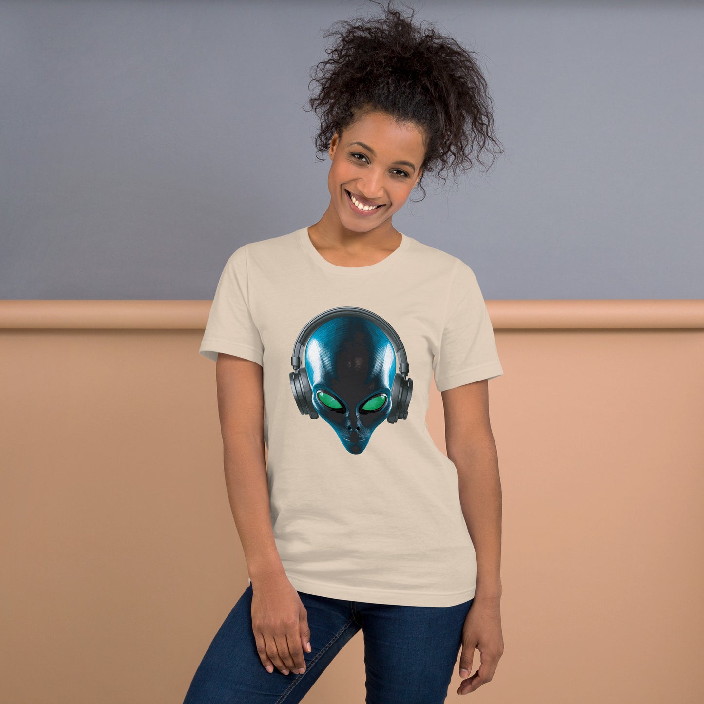 Alien with headphones women’s t-shirt