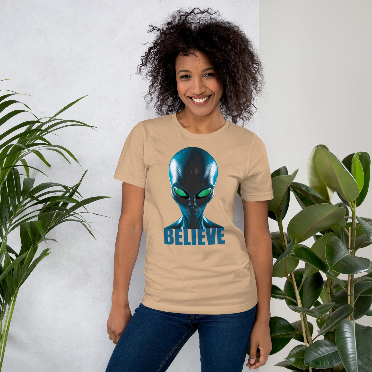 Believe in aliens women’s t-shirt