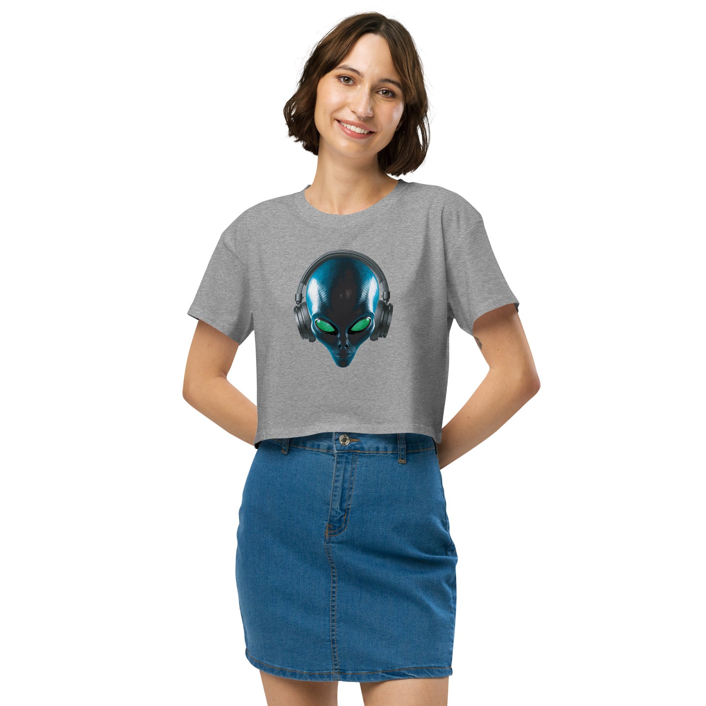 Alien with headphones Women’s crop top