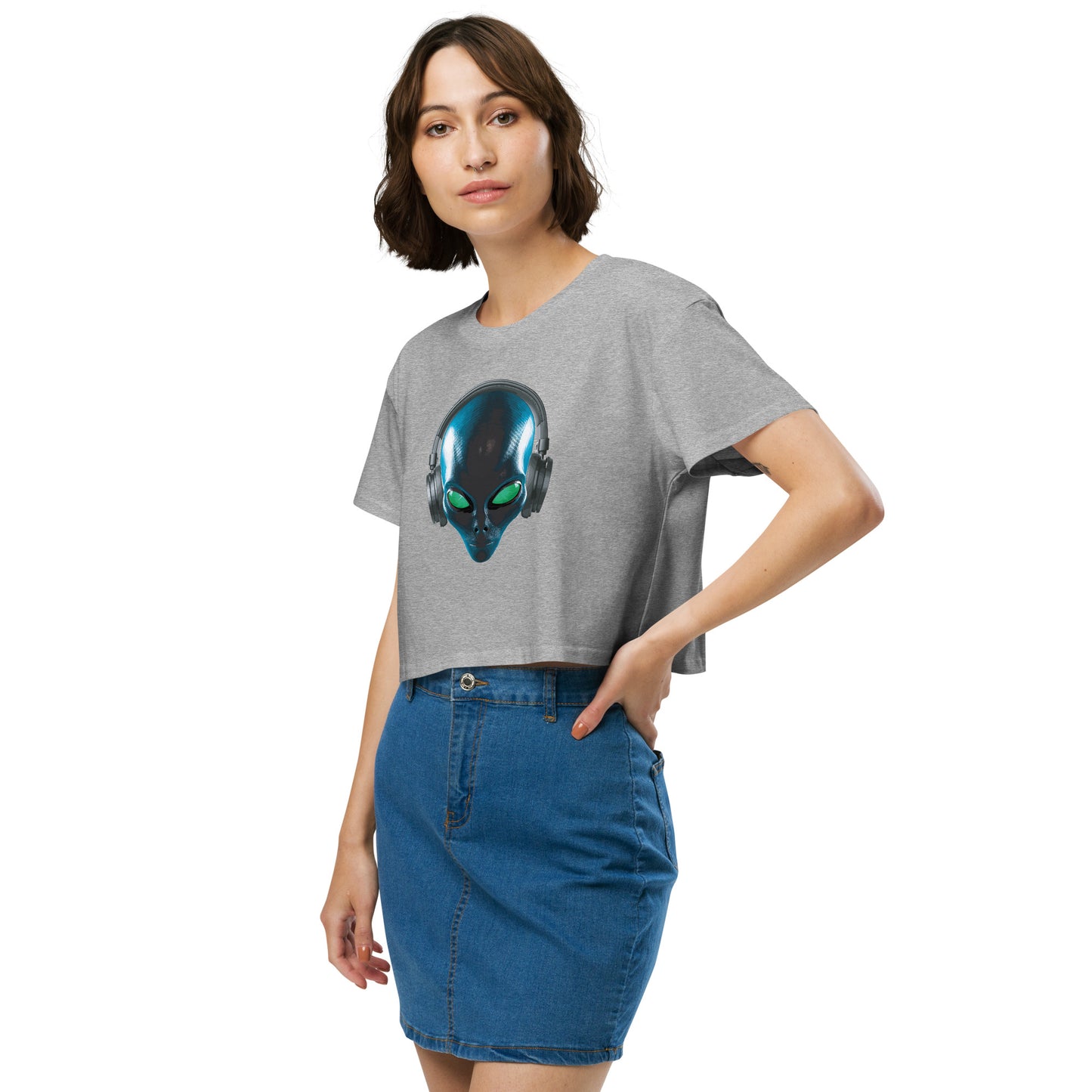 Alien with headphones Women’s crop top