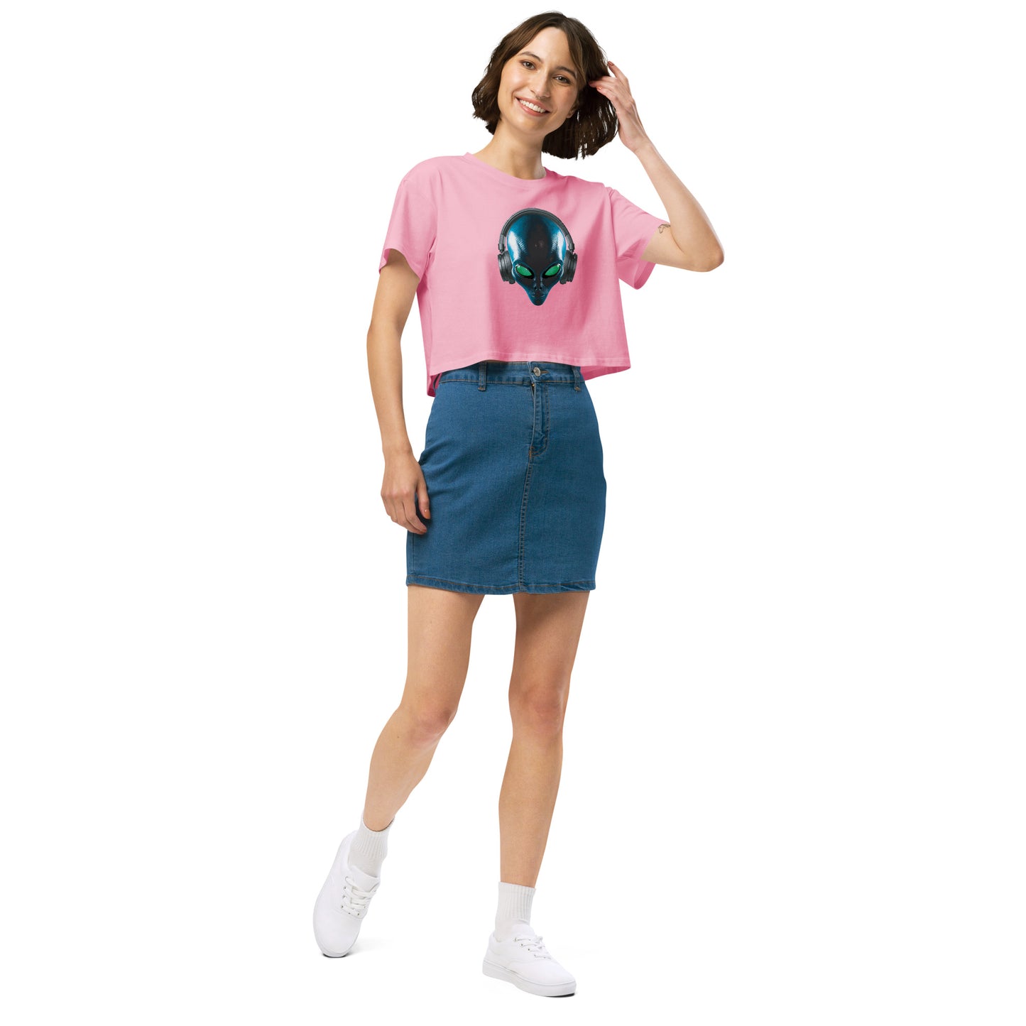 Alien with headphones Women’s crop top