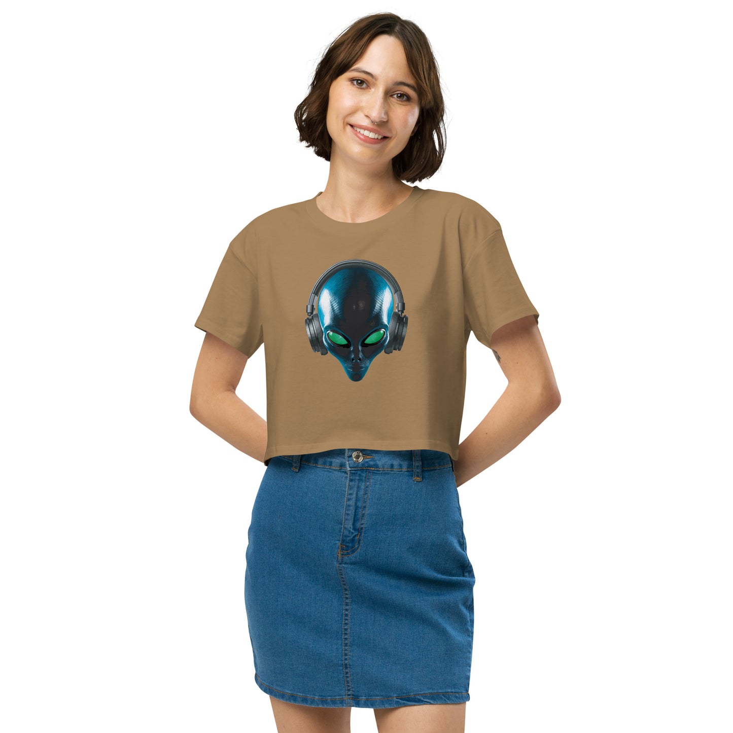 Alien with headphones Women’s crop top